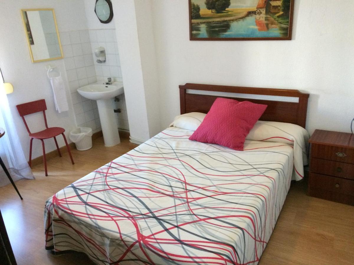 Pension Carretero Caceres Ngoại thất bức ảnh